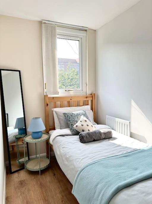 6 Guests House Old Trafford,Media City,City Centre, Free Parking Manchester Exterior foto
