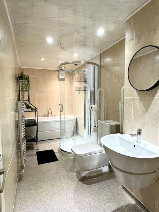 6 Guests House Old Trafford,Media City,City Centre, Free Parking Manchester Exterior foto