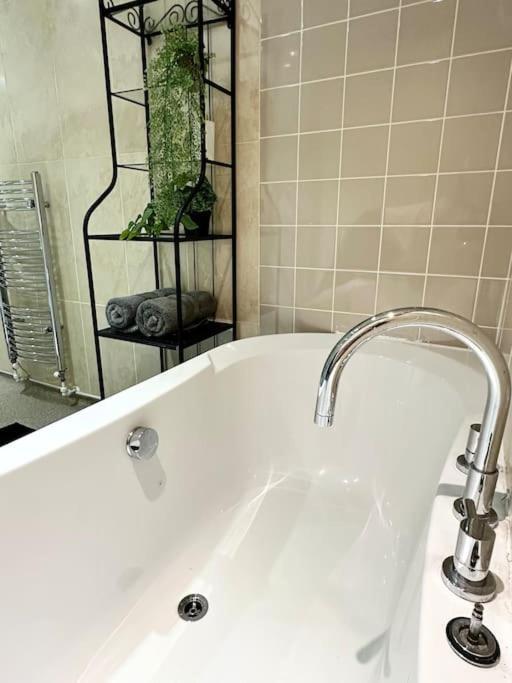 6 Guests House Old Trafford,Media City,City Centre, Free Parking Manchester Exterior foto